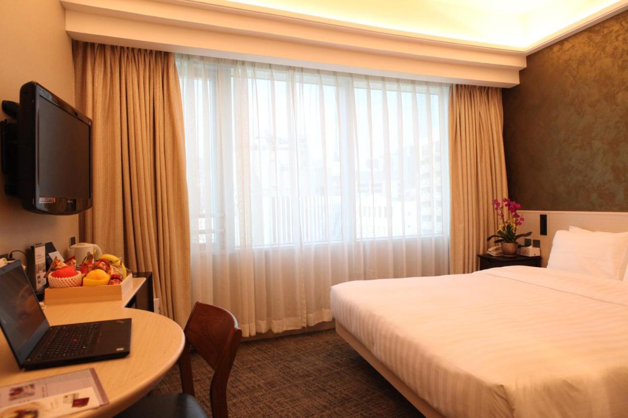 South Pacific Hotel Хонконг Екстериор снимка